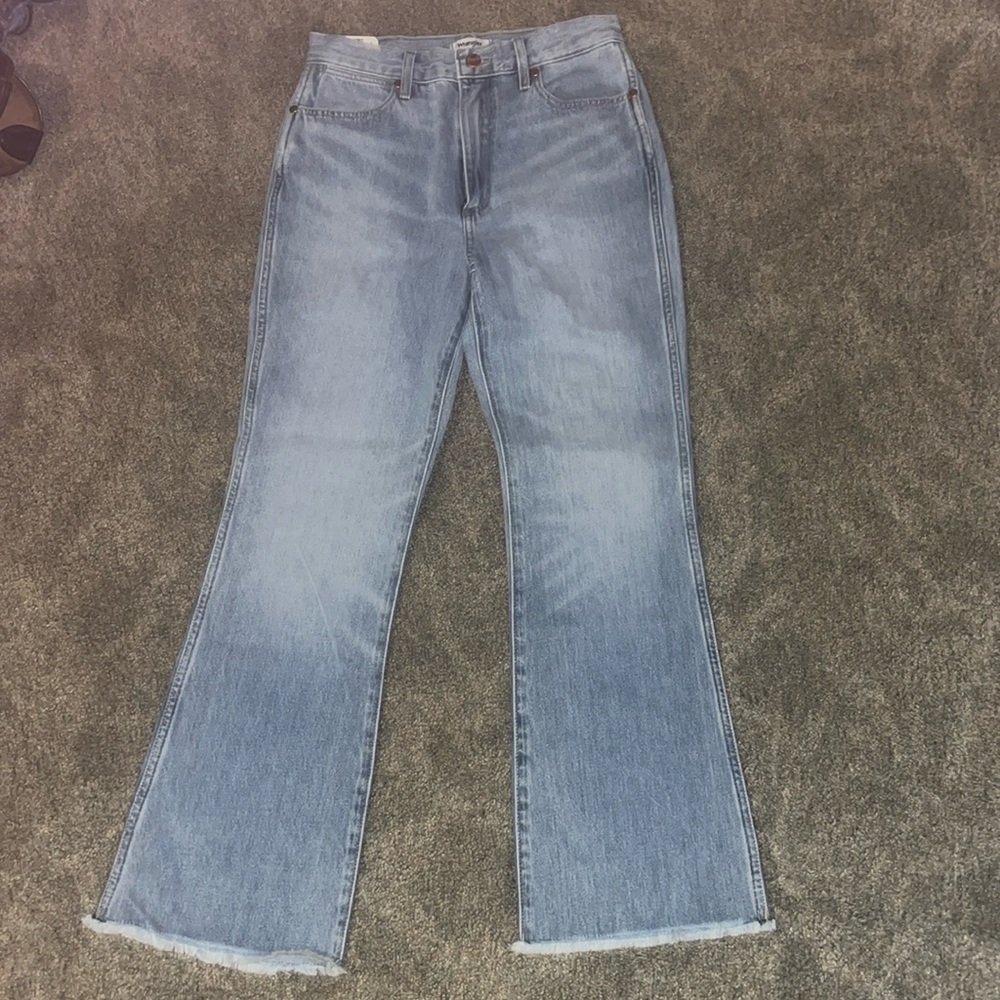 Brand new wrangler high rise kick flare jeans. Size 26/28